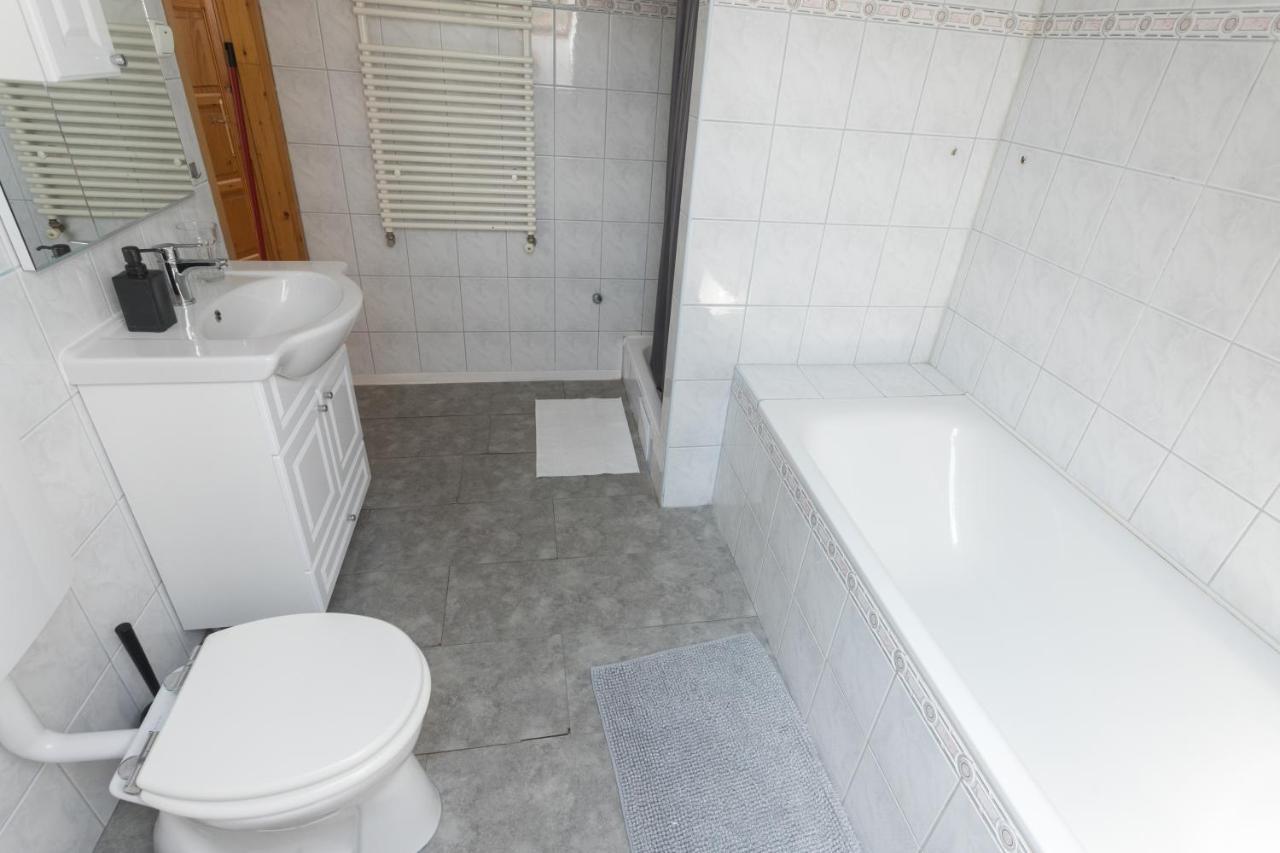 Hi-Bp Garden City Batsanyi Apartment 3 Rooms, Apartment Upstairs Near The City Train With Free Parking 부다페스트 외부 사진